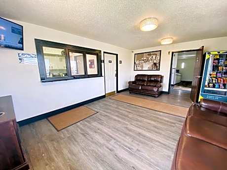 Super 8 by Wyndham Grand Rapids/Wyoming