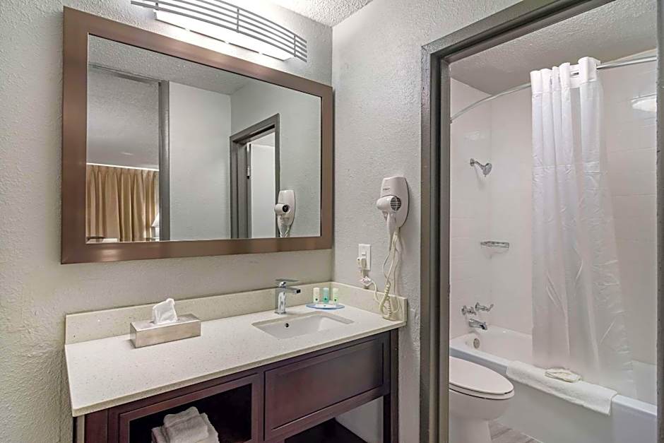 Quality Inn & Suites (Carteville)