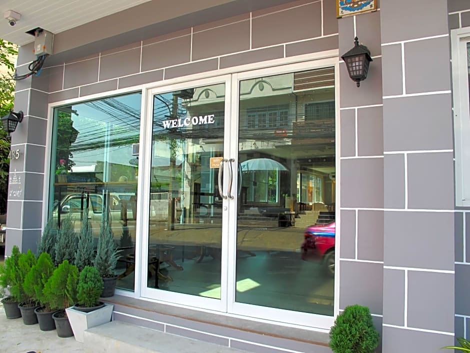 Hoppers Place Donmuang Hostel