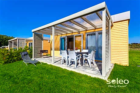 SOLEO Family Resort - domki w Rewalu 3 min od Morza - 3 Baseny, 5 Jacuzzi, Sauna, ANIMACJE, Małpi Gaj, 3 Sale Zabaw, 4 Place Zabaw, 2 Restauracje