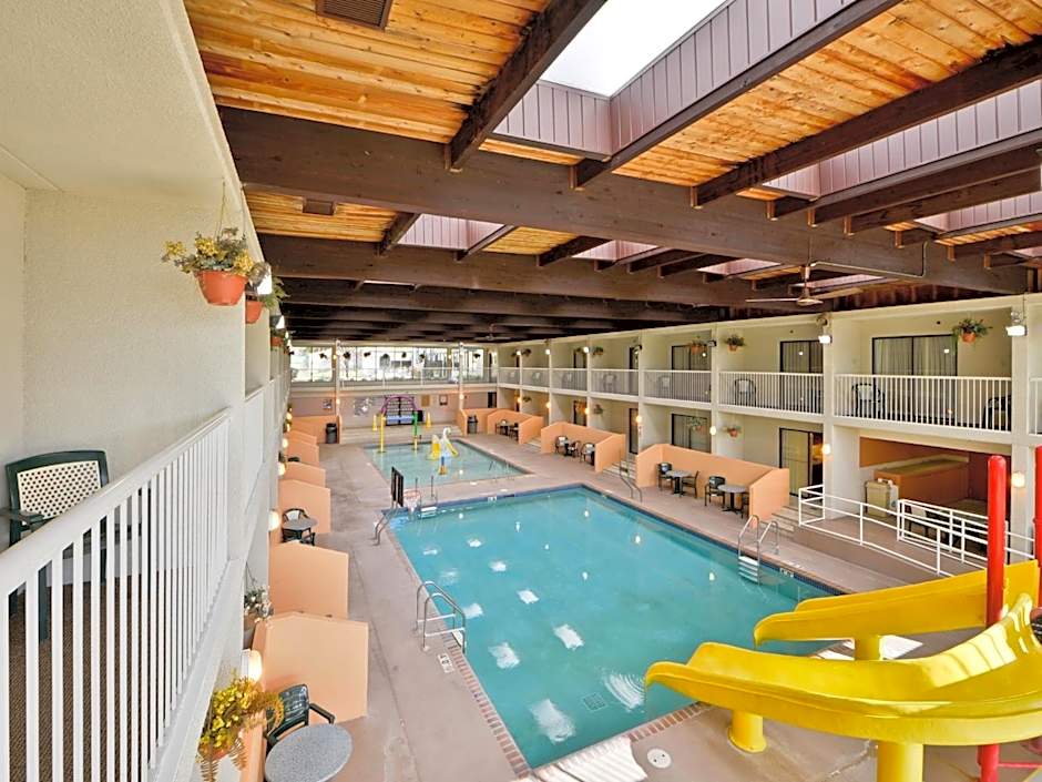 Ramada Hotel & Conference Center by Wyndham Plymouth