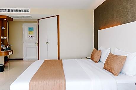 Deluxe Corner Double Room