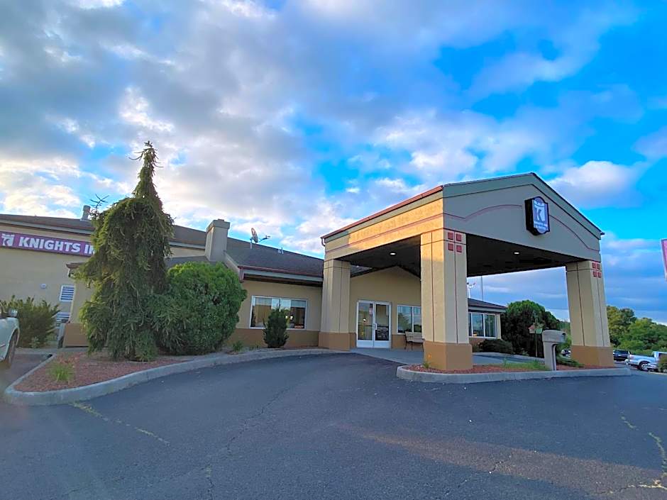 Knights Inn & Suites Dublin