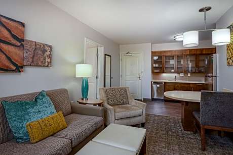 Queen Suite with Two Queen Beds and Mobility Accessible Bathtub - Non-Smoking