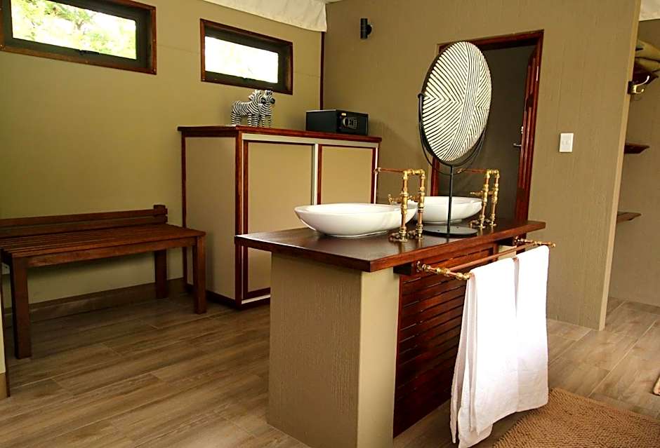 Inzalo Safari Lodge