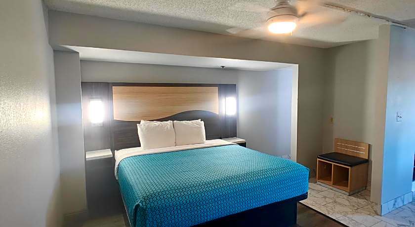 Mountain Vista Inn & Suites - Walking Distance to the Island