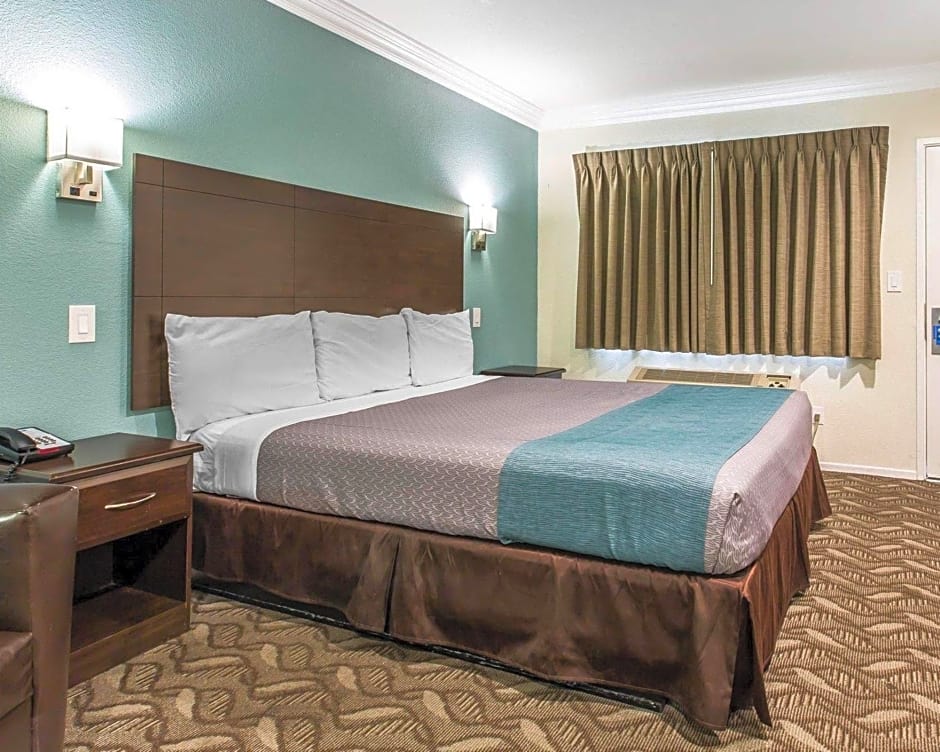 Rodeway Inn & Suites