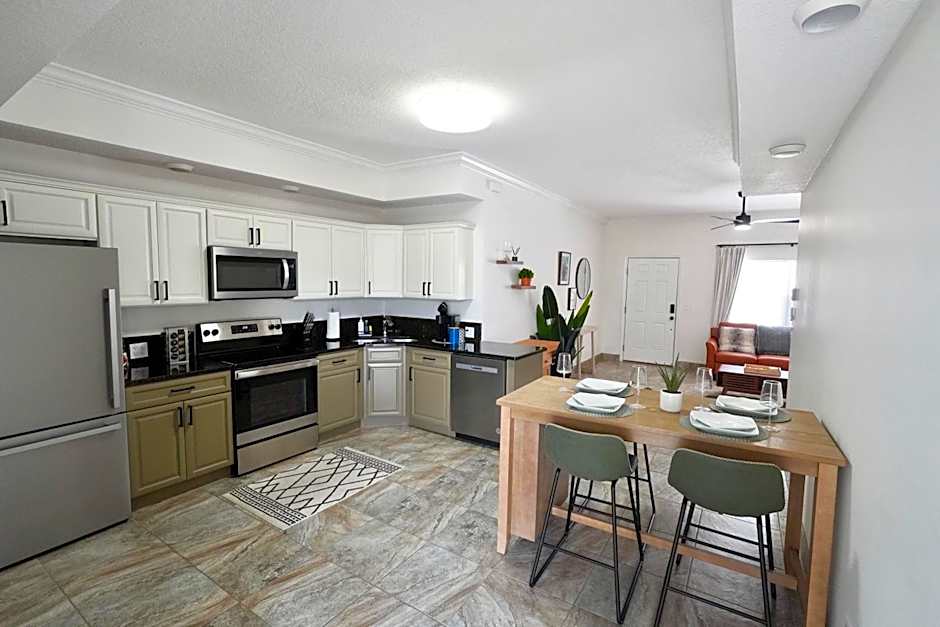 Villa Olivō -2BR Modern Luxury-River & Ocean Access