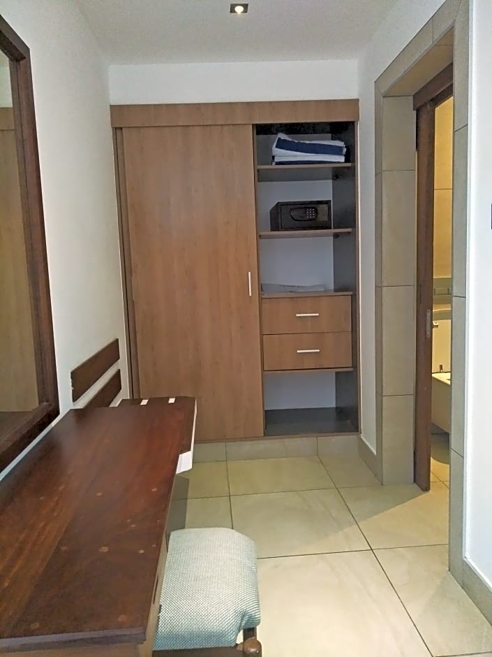 Travellers Beach Hotel & Club