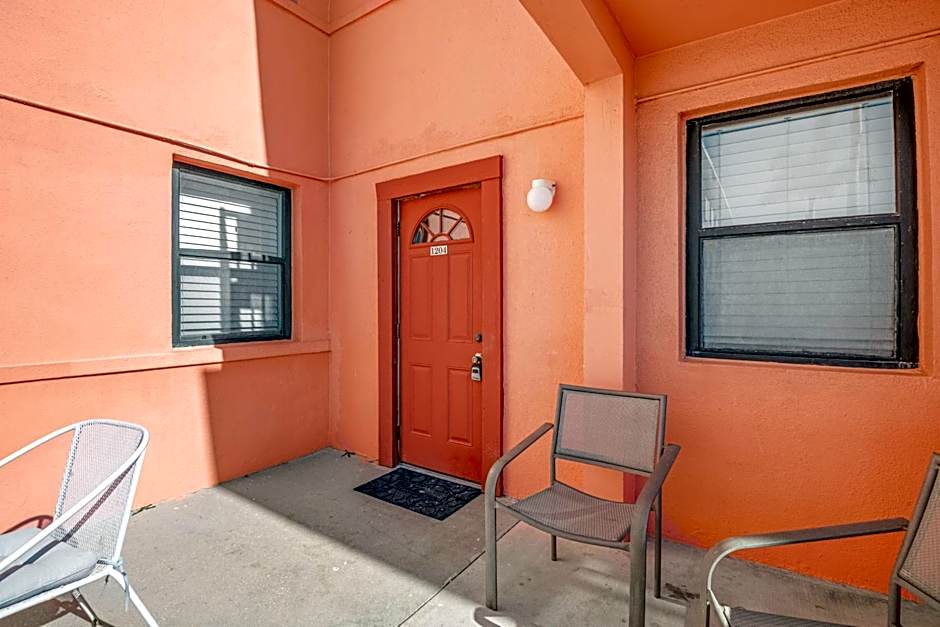 Photo 1 of 6 of Studio Apartment