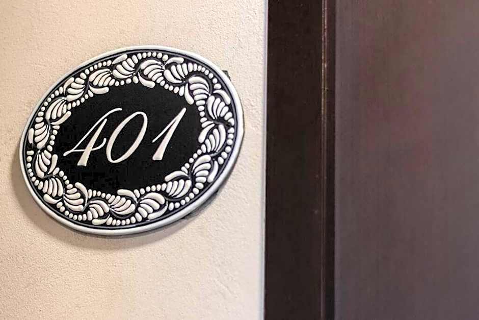 401 Location 3Bdrm 2bath apt with AC Rooftop