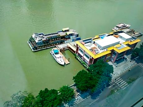 Executive Queen Room with River View