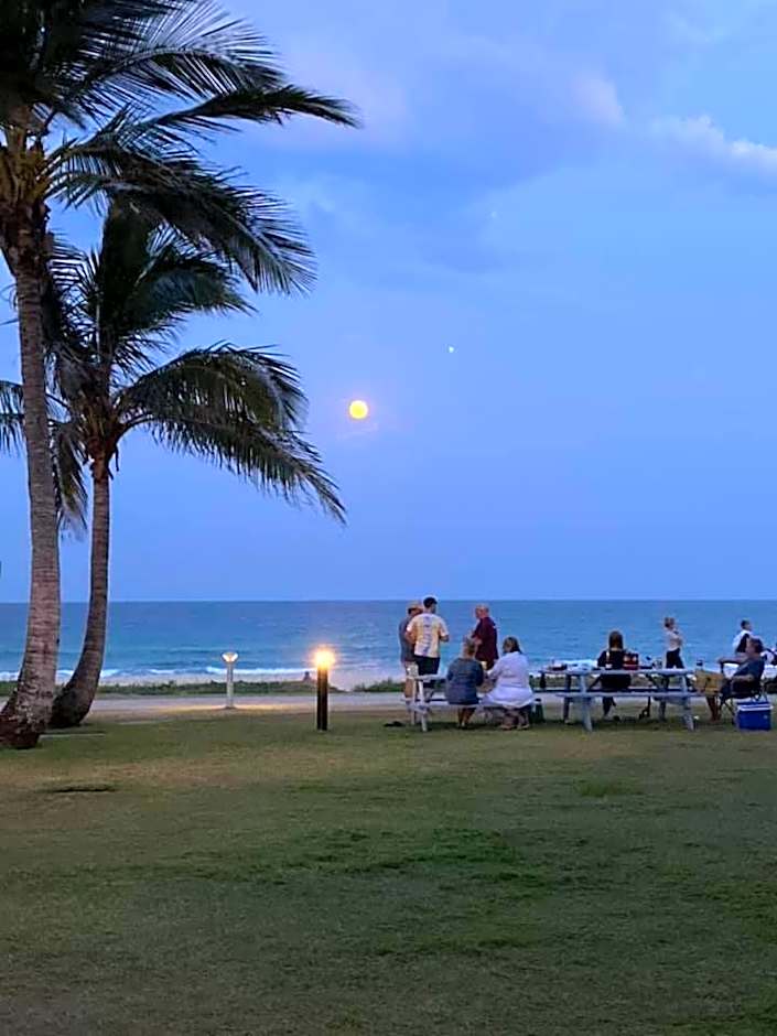 San Simeon Beachfront Apartments Tugun