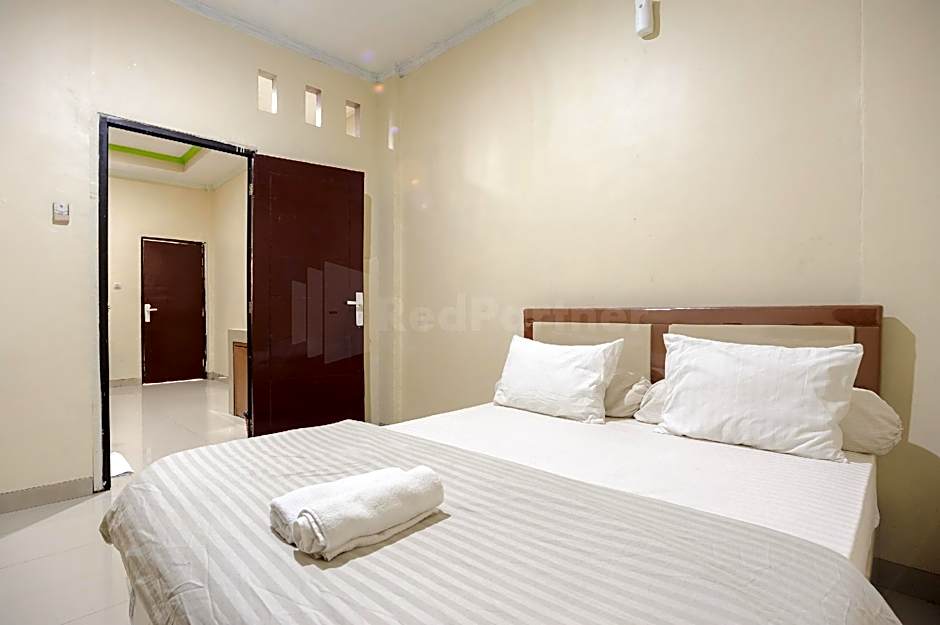 SRB near Mall Ciputra CIbubur Mitra RedDoorz