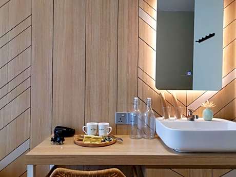 Deluxe Double Room with Side Sea View