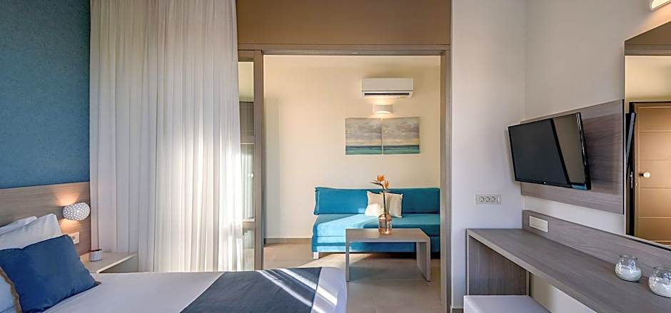 Photo 1 of 8 of Family Junior Suite