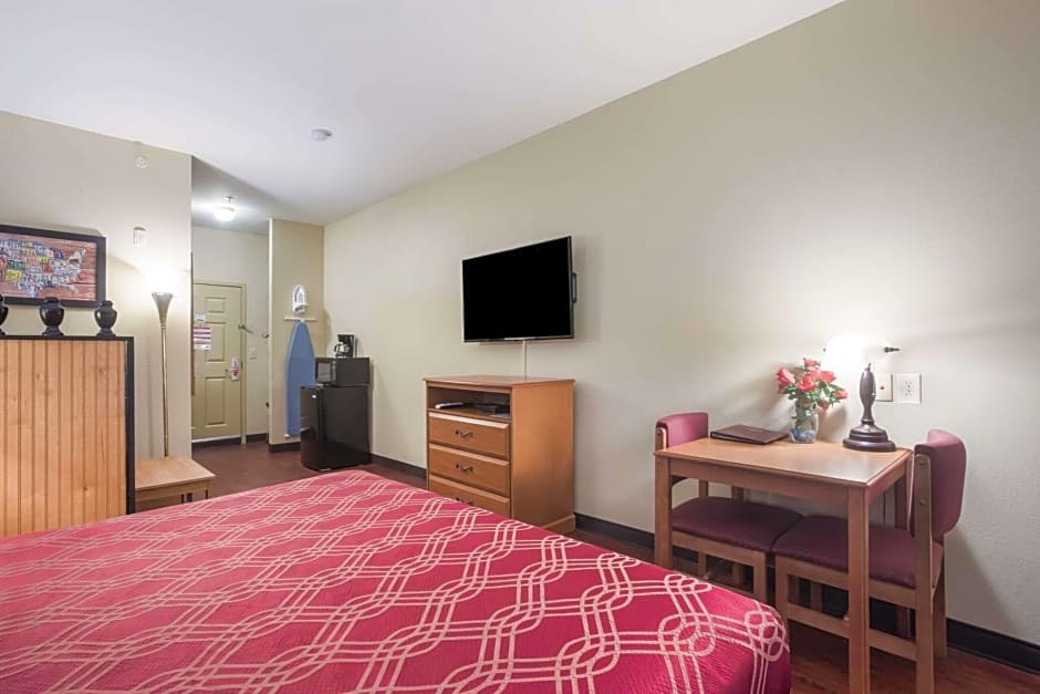 Econo Lodge Inn & Suites Rockmart