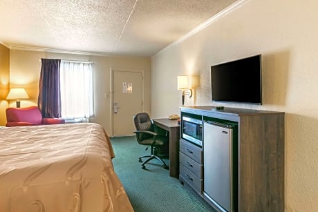 1 King Bed, Nonsmoking