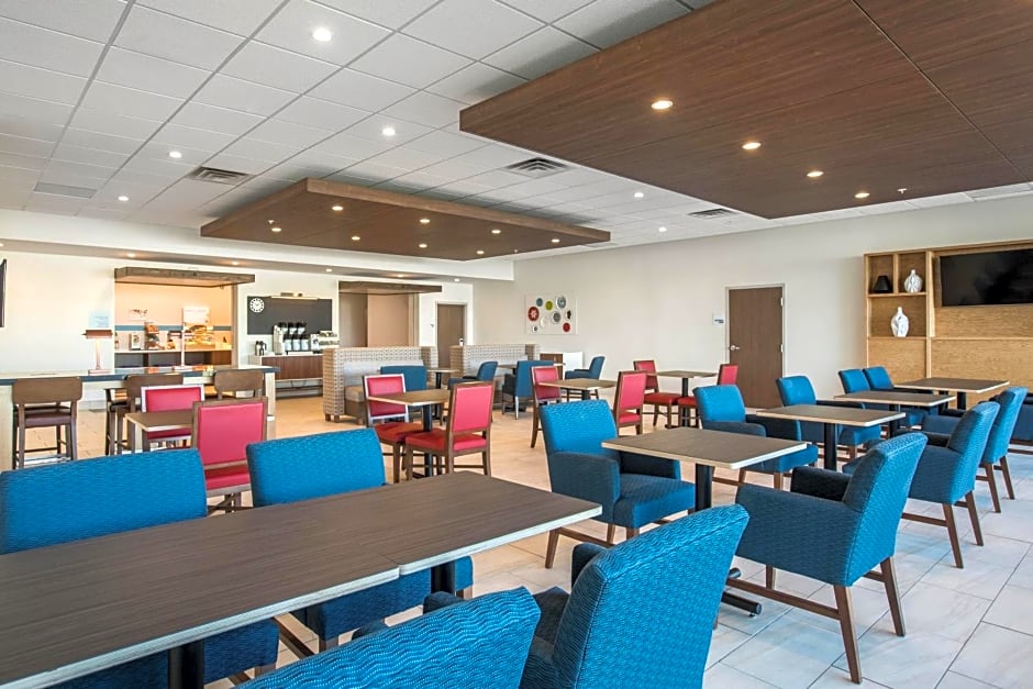 Holiday Inn Express & Suites Ludington