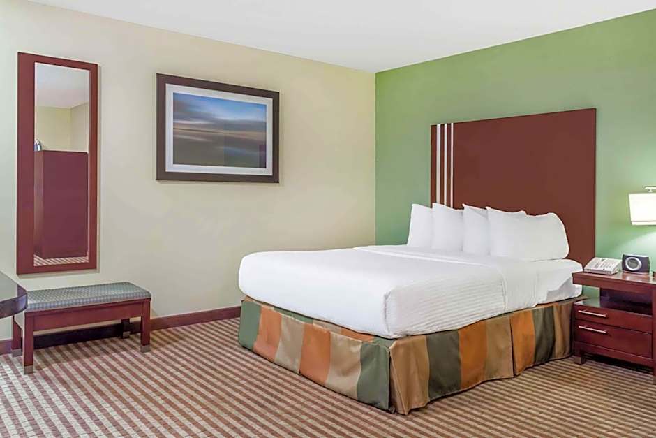 Ramada by Wyndham Carlyle