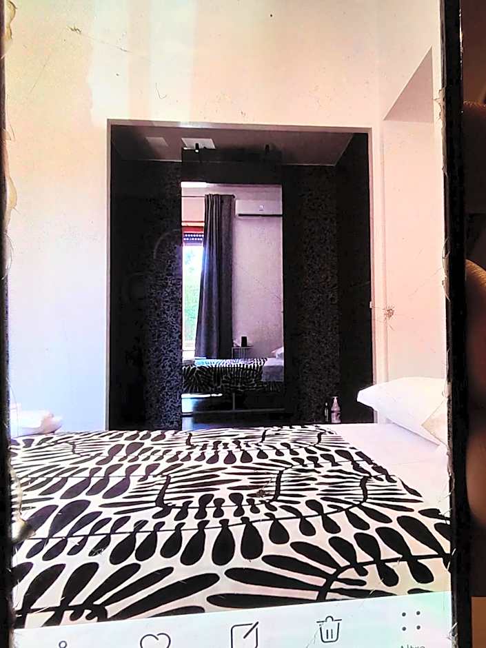 Photo 1 of 5 of 1 King Bed