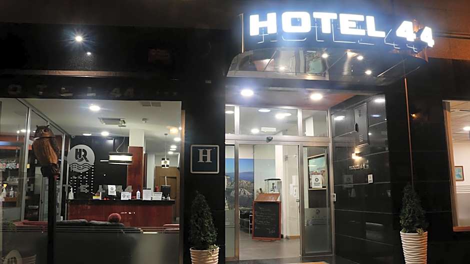 Hotel 44