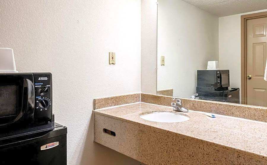 Studios and Suites 4 Less Emporia
