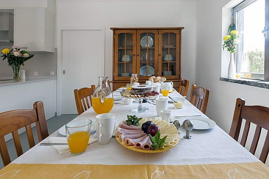 Beachouse - Surf, Bed & Breakfast