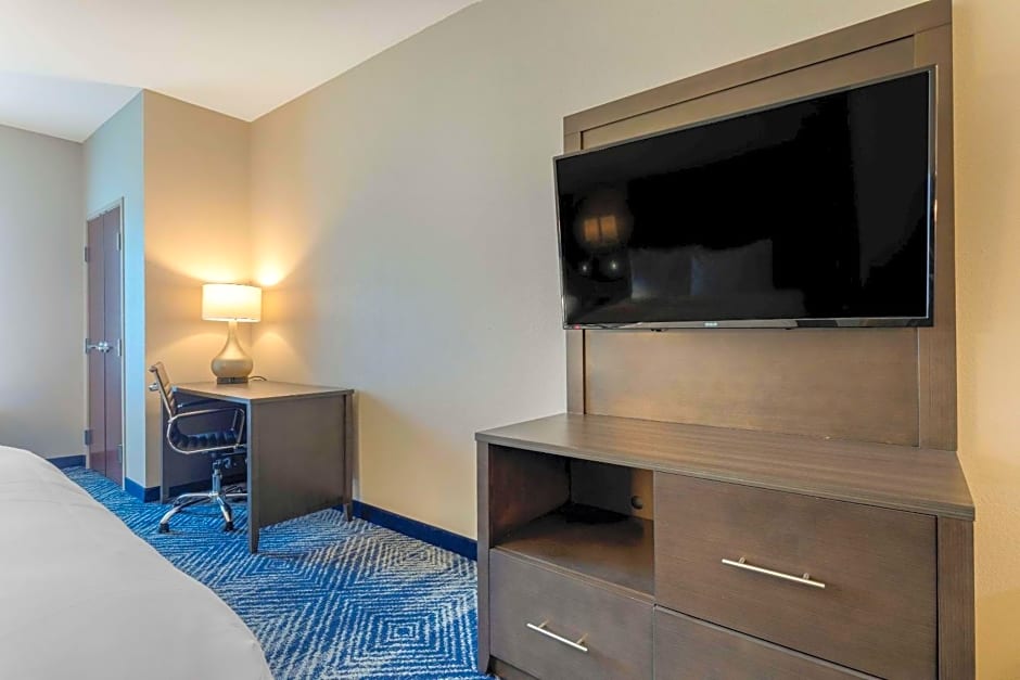 Comfort Inn & Suites Balch Springs - SE Dallas