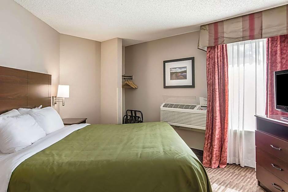 Quality Inn & Suites Lawrence - University Area