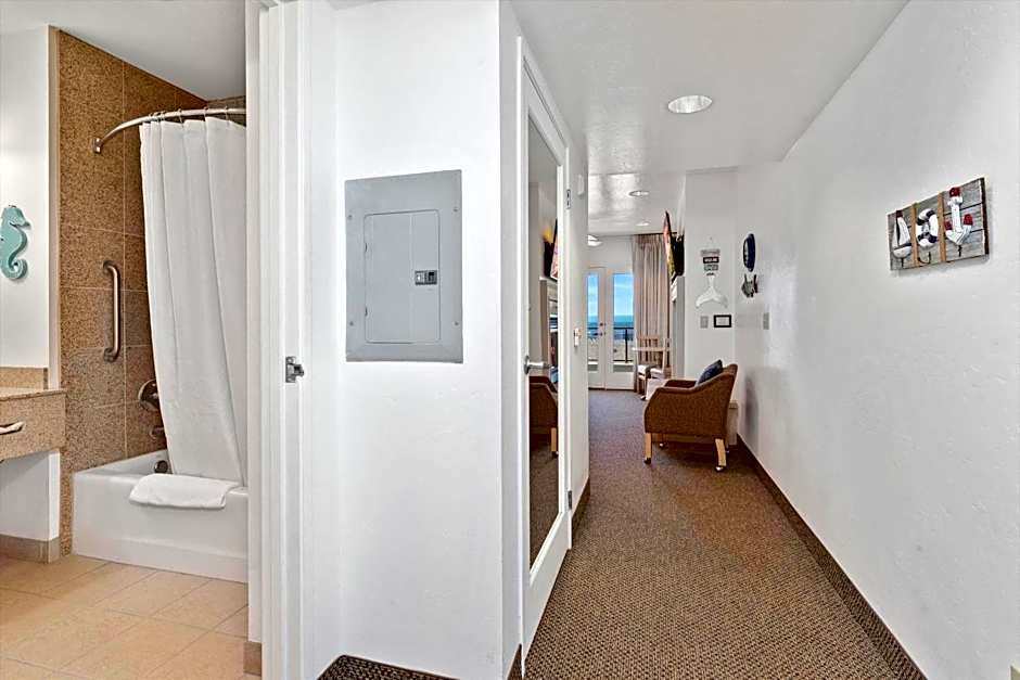 Beach House Inn & Suites