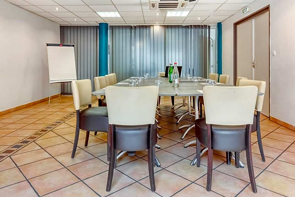 Logis Hôtel Les II Mas - Perpignan Sud