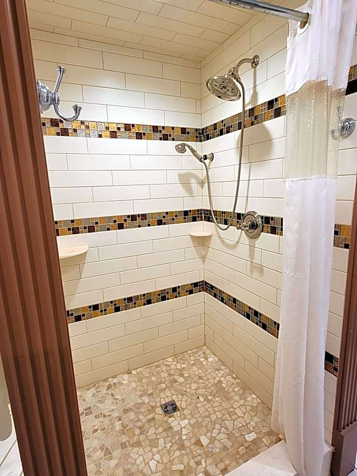 Altland House Inn & Suites