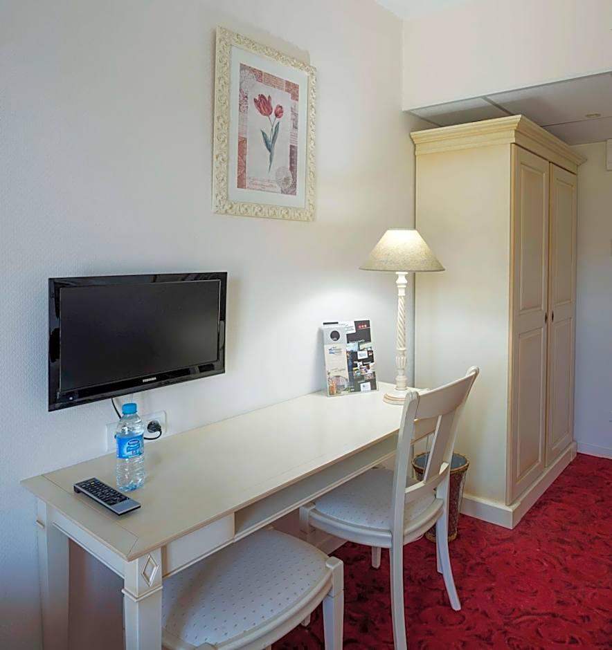 Brit Hotel Du Perche