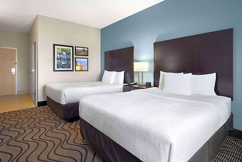 La Quinta Inn & Suites by Wyndham Knoxville Airport