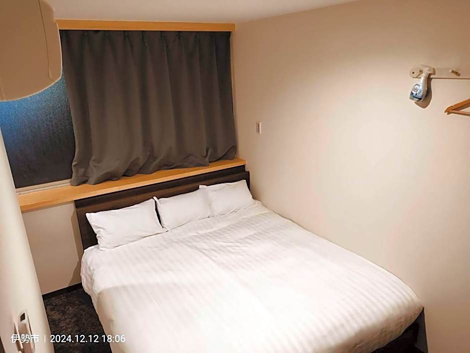 FLY CAT HOTEL