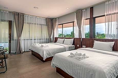 Studio Triple with Pool View first floor