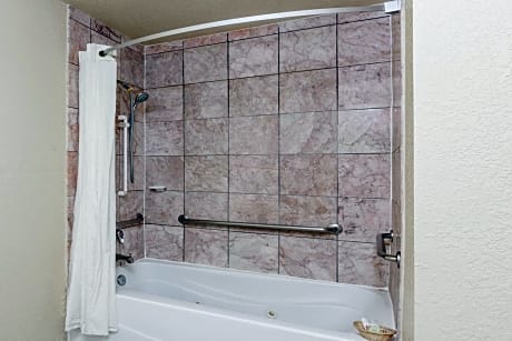 Queen Room - Disability Access - Non-Smoking