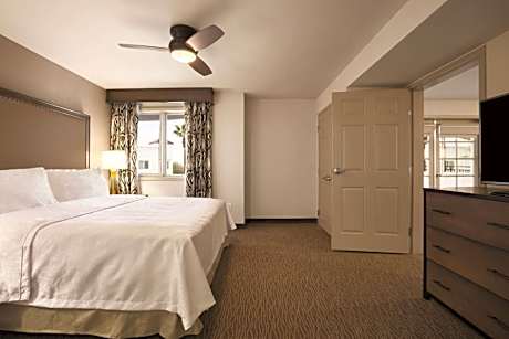 King Suite - Mobility Access/Non-Smoking