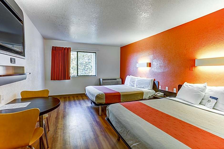 Photo 1 of 6 of Deluxe 2 Queen Beds