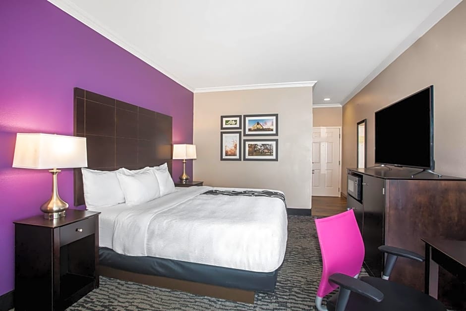 La Quinta Inn & Suites by Wyndham Houston - Magnolia