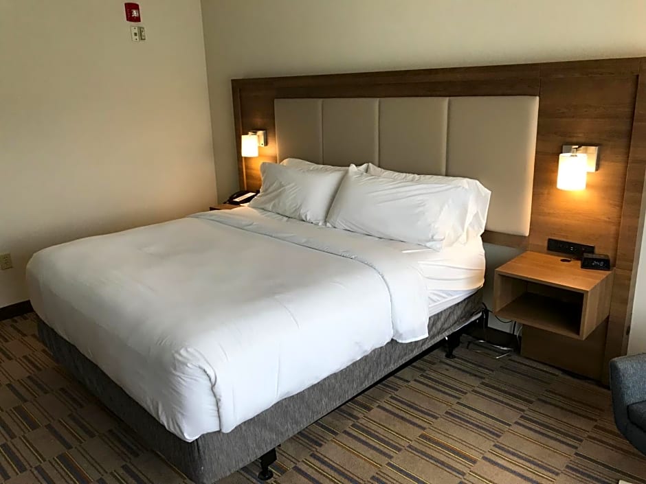 Holiday Inn Express & Suites Pittsburgh - Monroeville By IHG