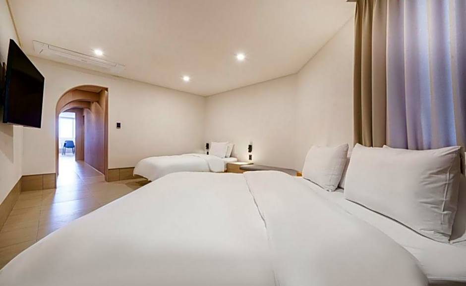 Geoje Mongdol Beach H Avenue Hotel