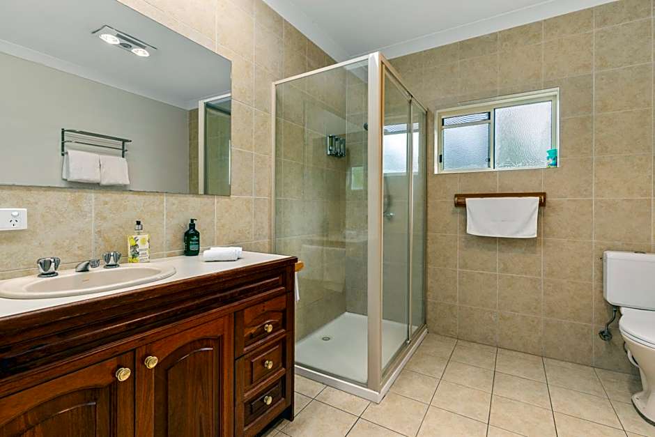 Bon Villas B&B Bonville - Adults Only, Pet Friendly Accommodation
