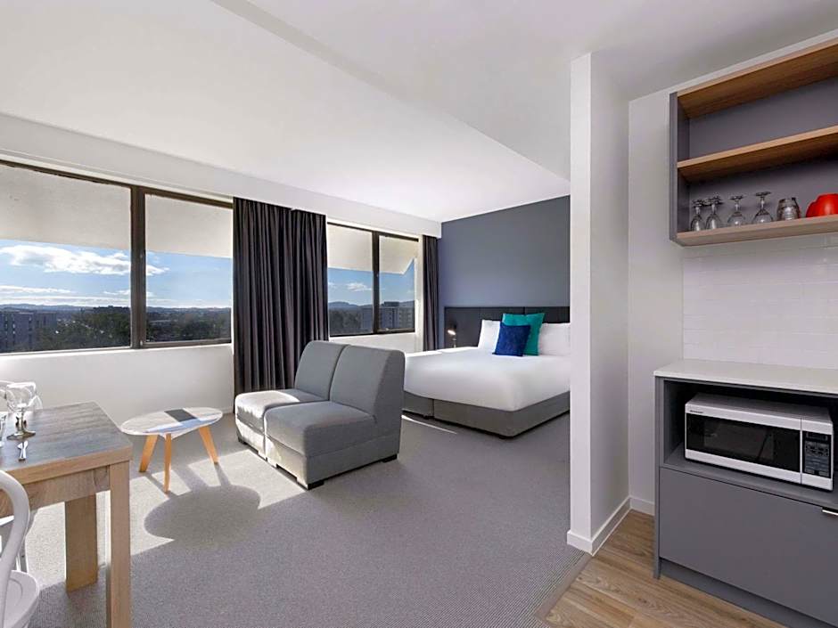 Mantra MacArthur Hotel