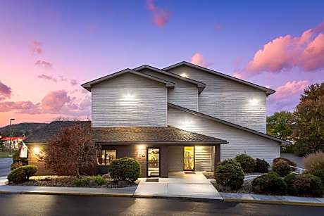 Super 8 by Wyndham New Stanton