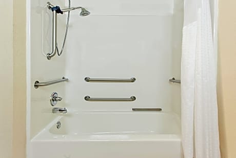 2 Queen Suite Comm Mobil Accessible Tub