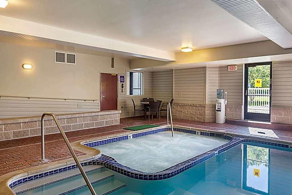 Sleep Inn & Suites Bay View Acme - Traverse City