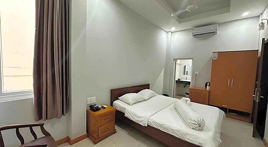 Rich Hotel