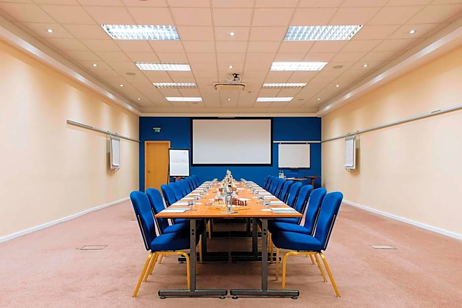 Renaissance by Marriott London Heathrow Hotel